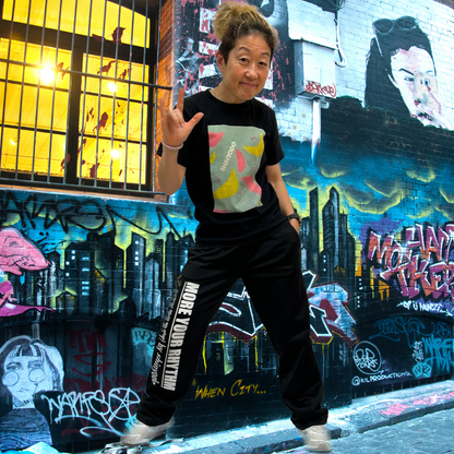 ストレートパンツ　サイドロゴ入り（ブラック）